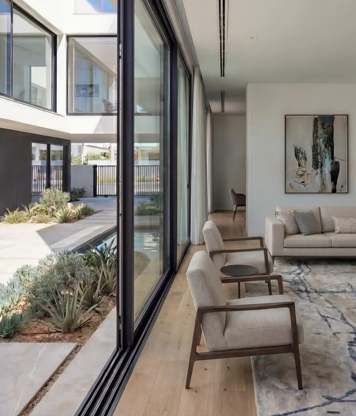 6 Bedroom Modern Triplex - Image 4