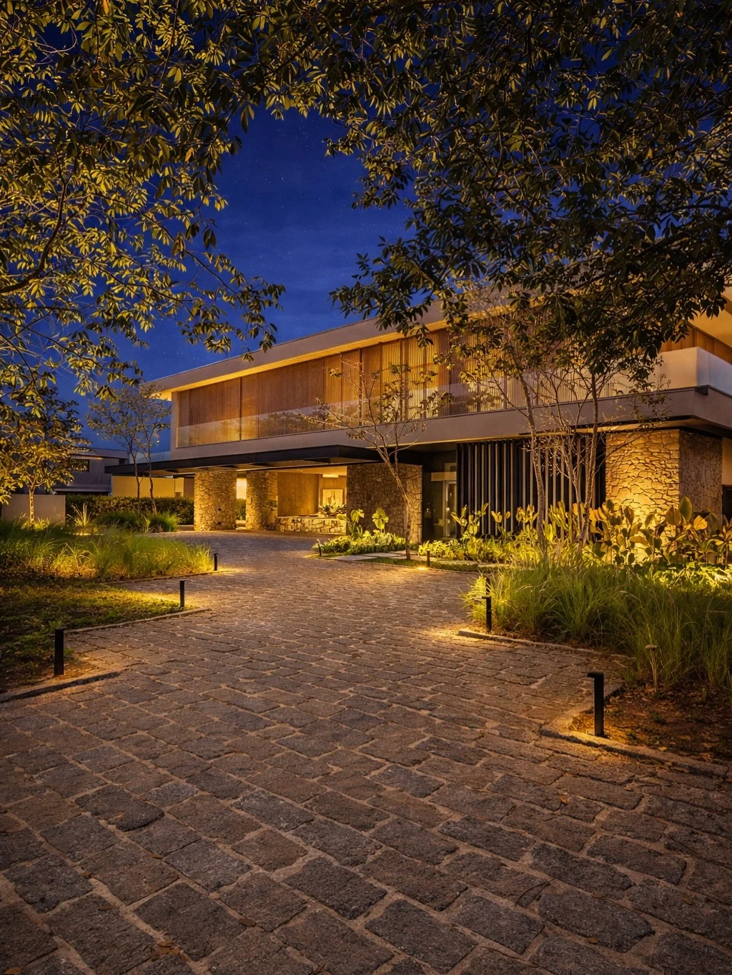 Lakefront Luxury Home - Image 3