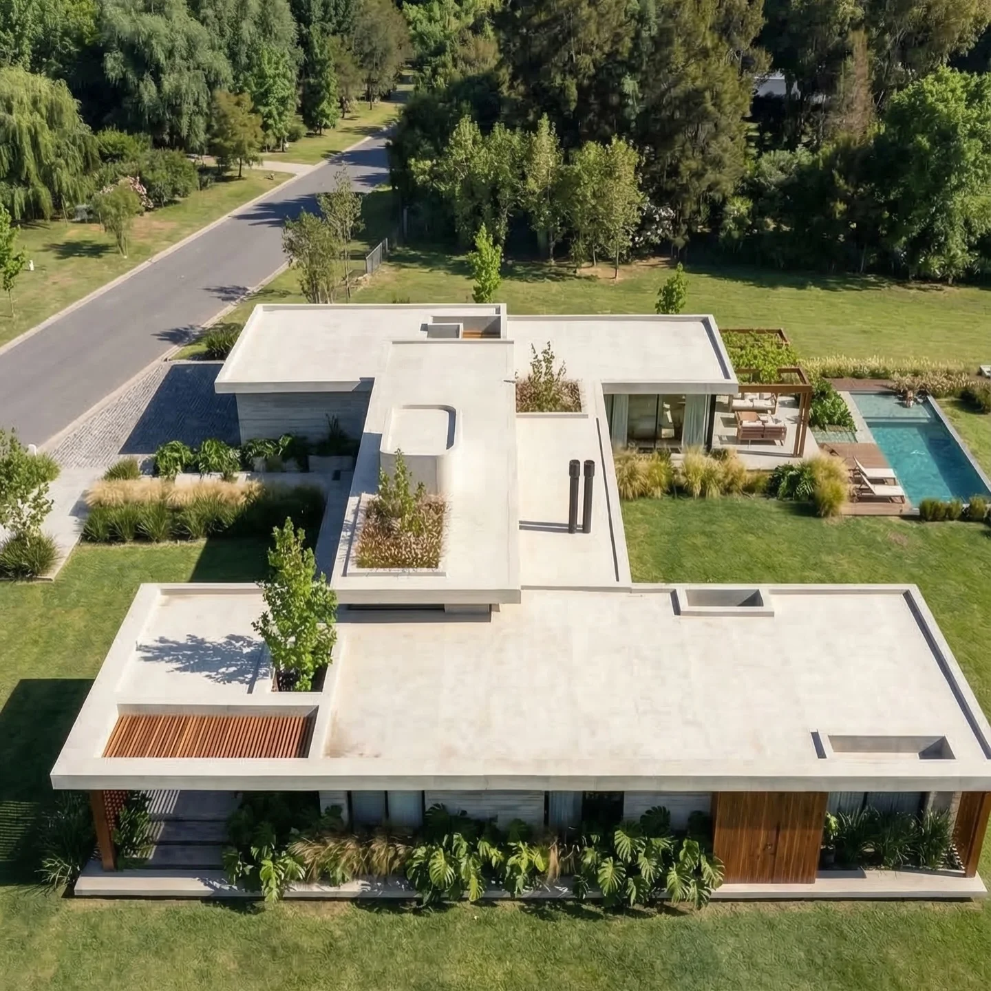 4 Bedroom U-Shaped Bungalow - Image 2