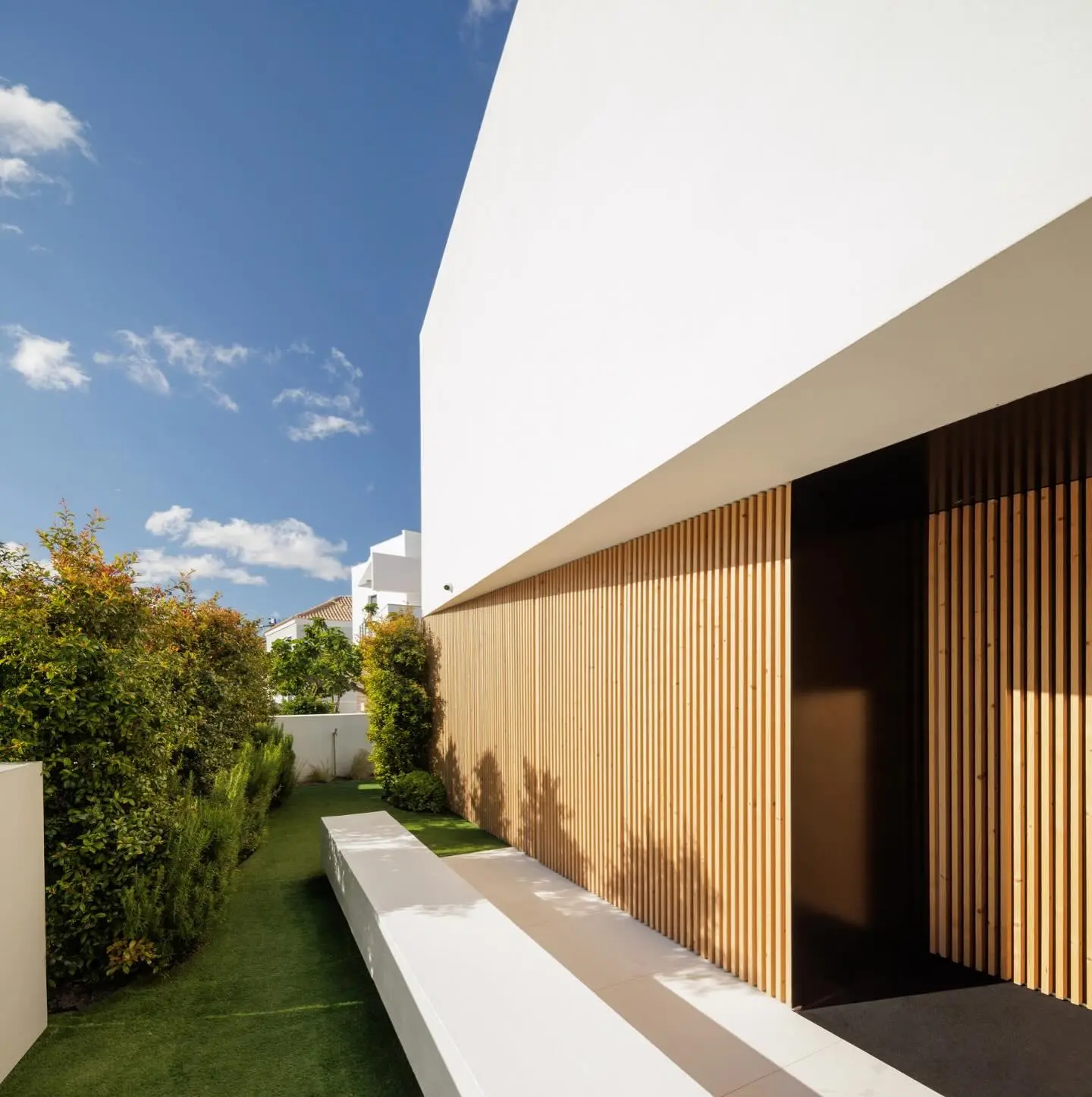Ultra-Modern 4-Bedroom Luxury Duplex with Minimalist Design - Image 2