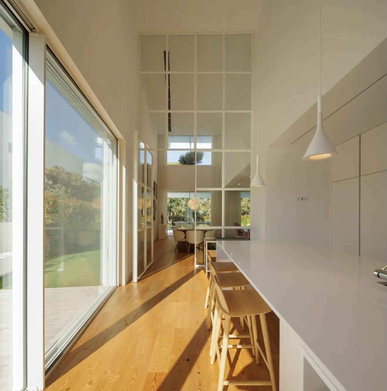 Ultra-Modern 4-Bedroom Luxury Duplex with Minimalist Design - Image 4