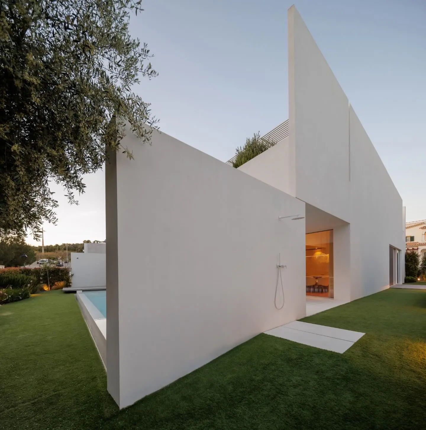 Ultra-Modern 4-Bedroom Luxury Duplex with Minimalist Design - Image 8