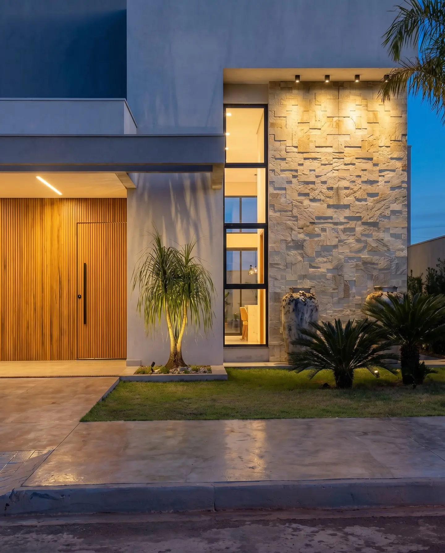 Ultra-Modern 3-Bedroom Executive Bungalow with Premium Stone Finish - Image 3
