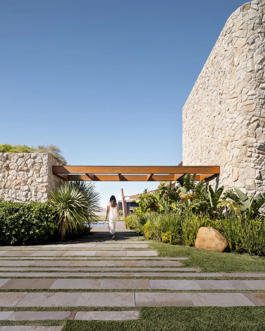 4-Bedroom Family Home & Coastal Retreat – Modern Minimalist Elegance - Image 3