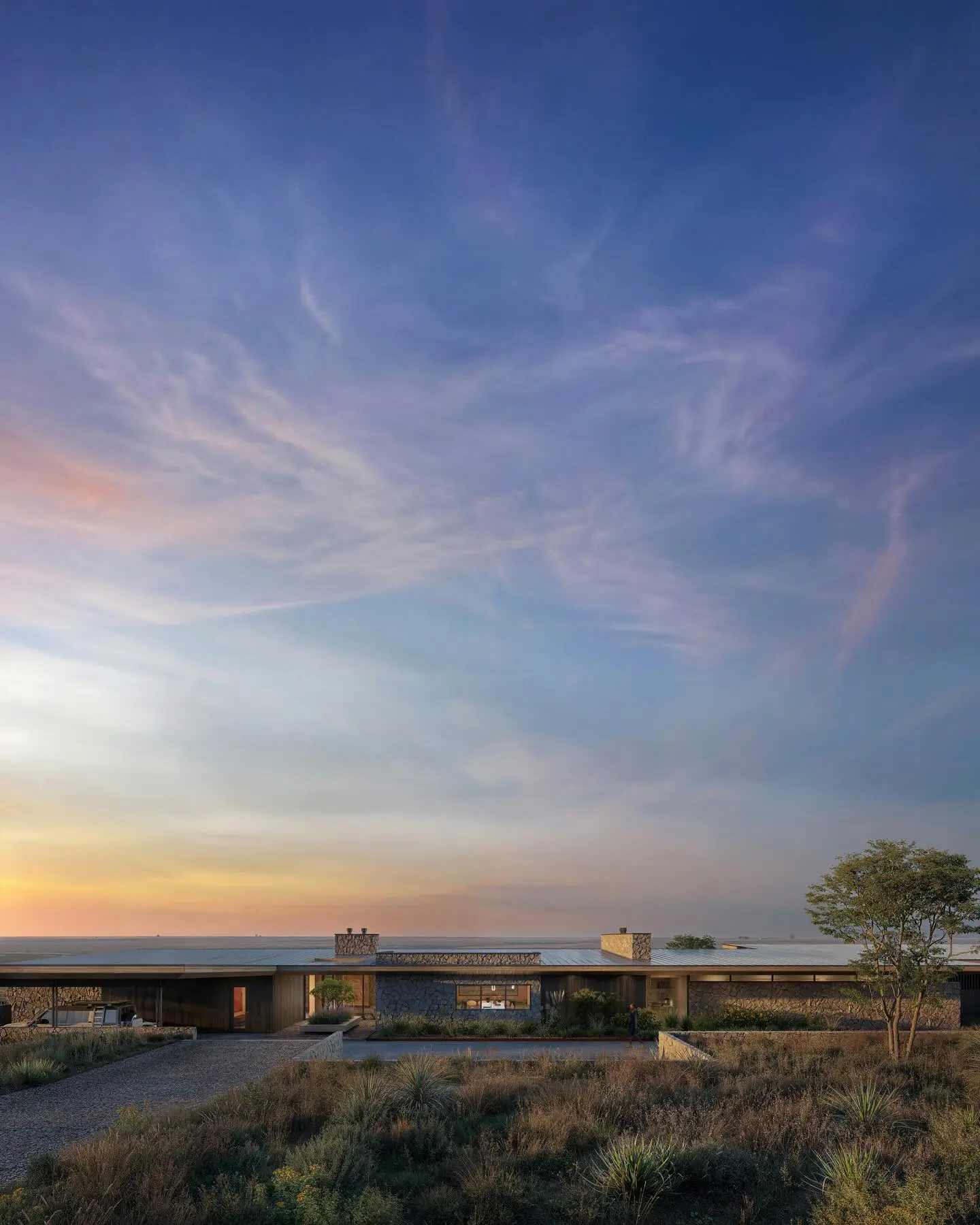 Ultra-Modern 4-Bedroom Family Retreat - Image 9