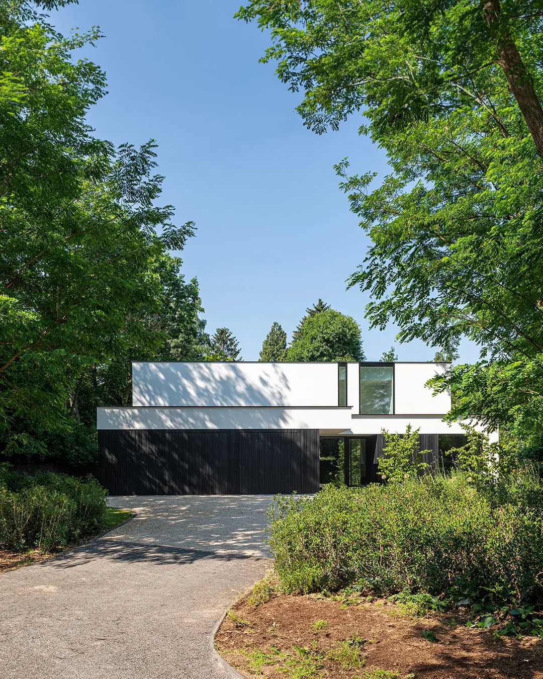 5-Bedroom Glass-Front Duplex - Image 10