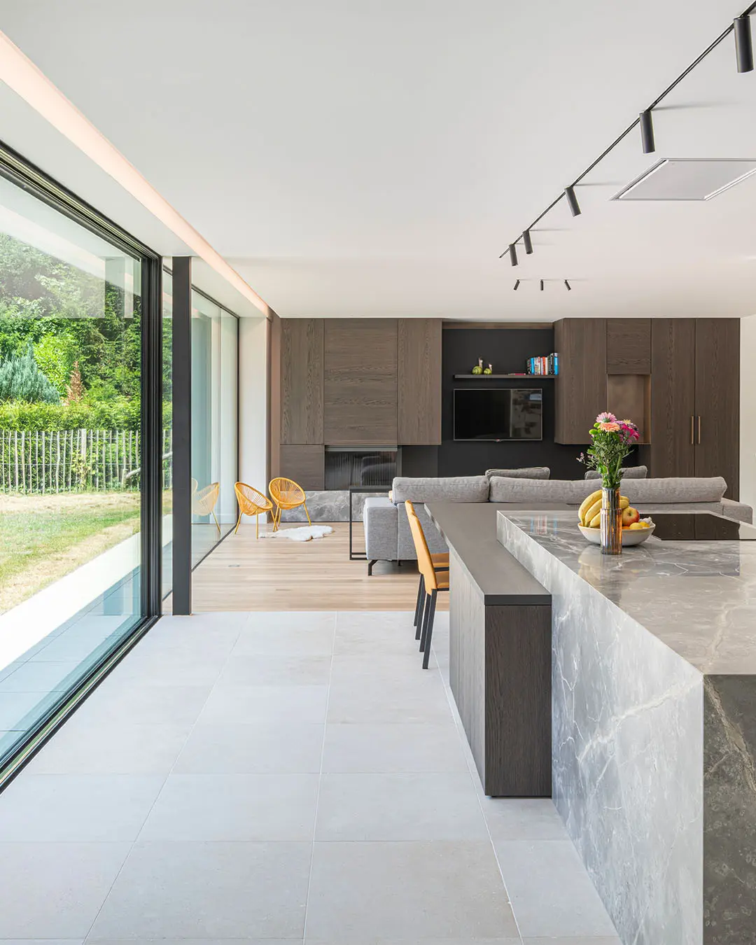 5-Bedroom Glass-Front Duplex - Image 2