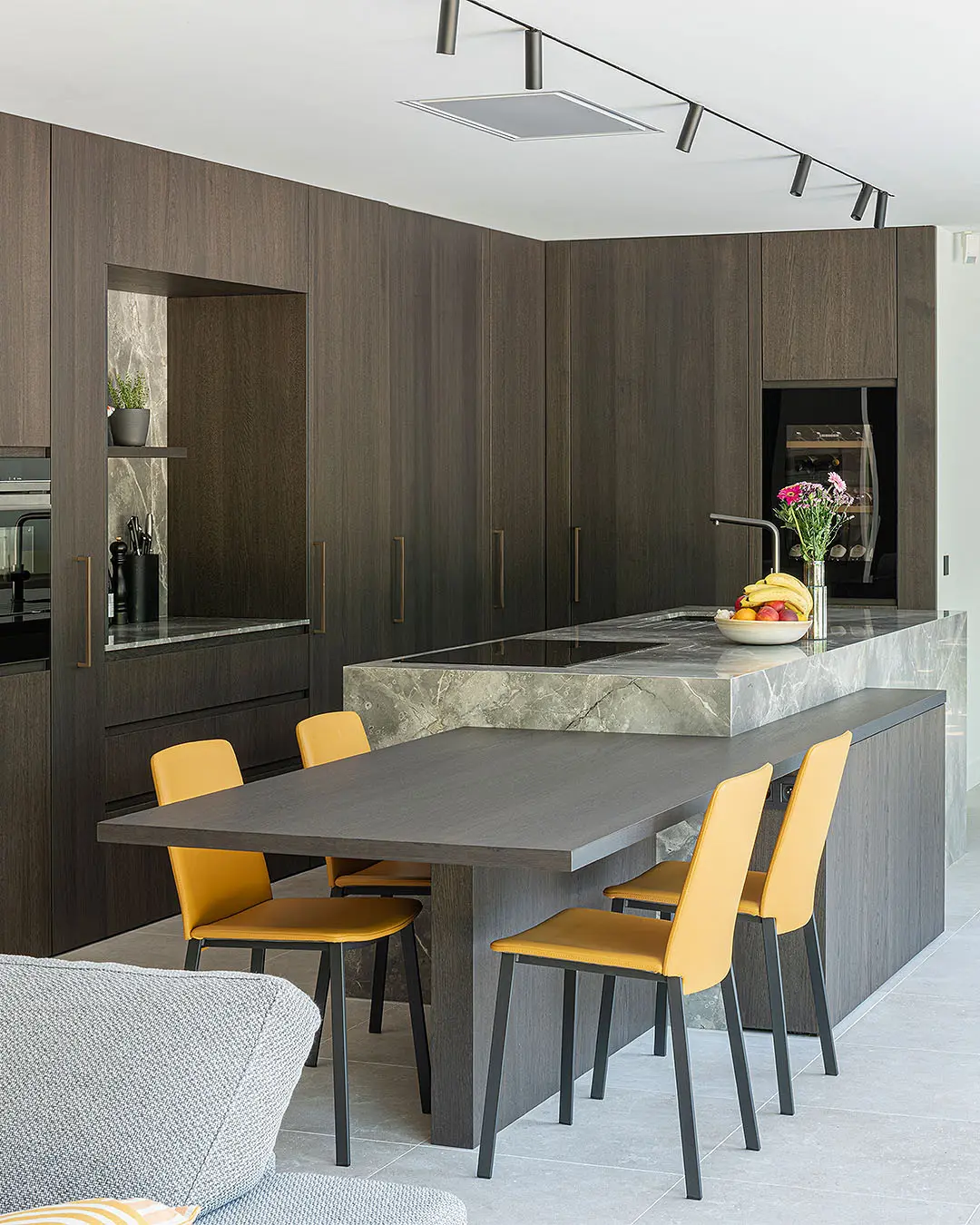 5-Bedroom Glass-Front Duplex - Image 5
