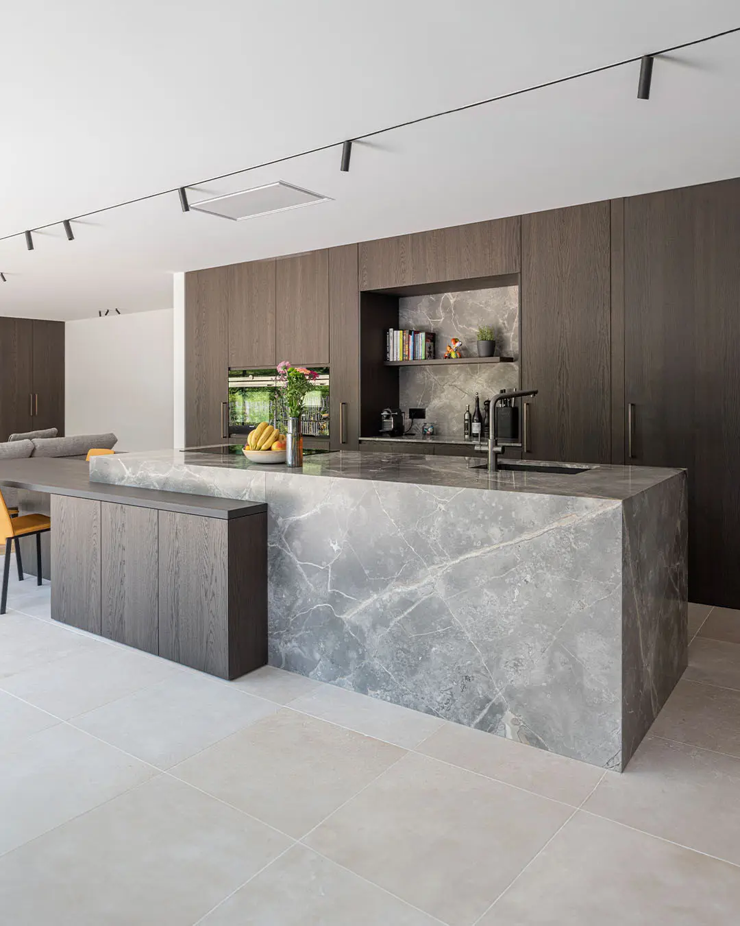5-Bedroom Glass-Front Duplex - Image 9